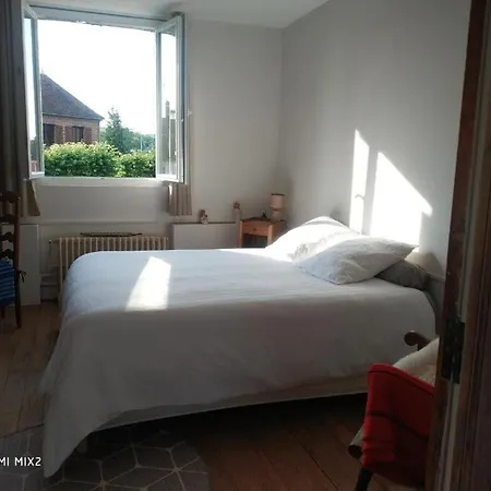 Hébergement de vacances Calme Et Accueillante 13 Kmtrs Aéroport, Parking Gratuit, Navette Gare Ou Aéroport Saint-Germain-la-Poterie