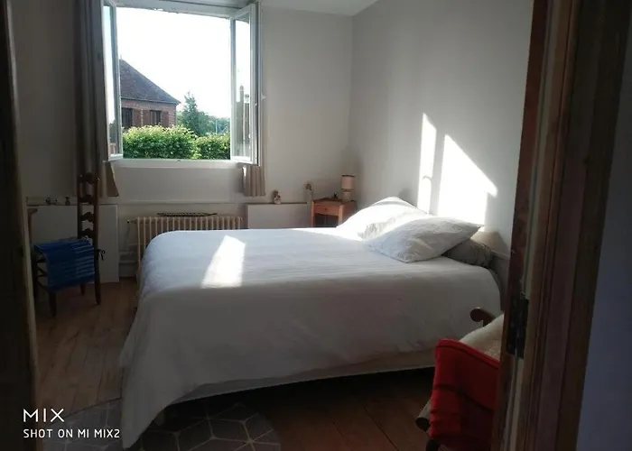 Hébergement de vacances Calme Et Accueillante 13 Kmtrs Aéroport, Parking Gratuit, Navette Gare Ou Aéroport Saint-Germain-la-Poterie